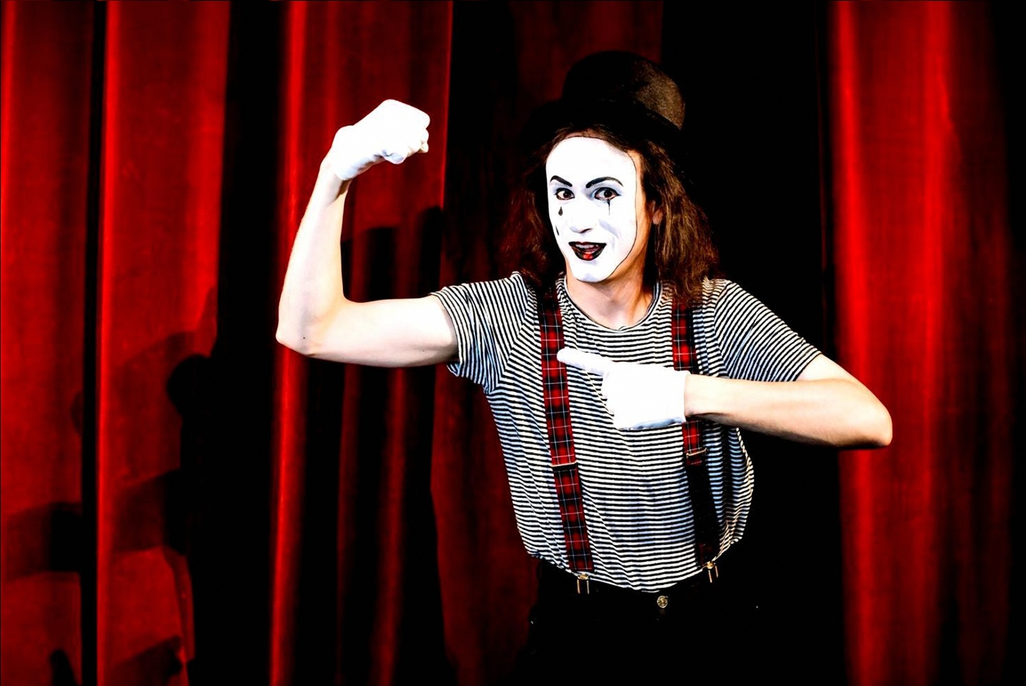 Performer during a live improvisation exercise
